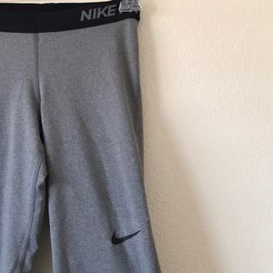 GREY NIKE PRO LEGGINGS SIZE SMALL